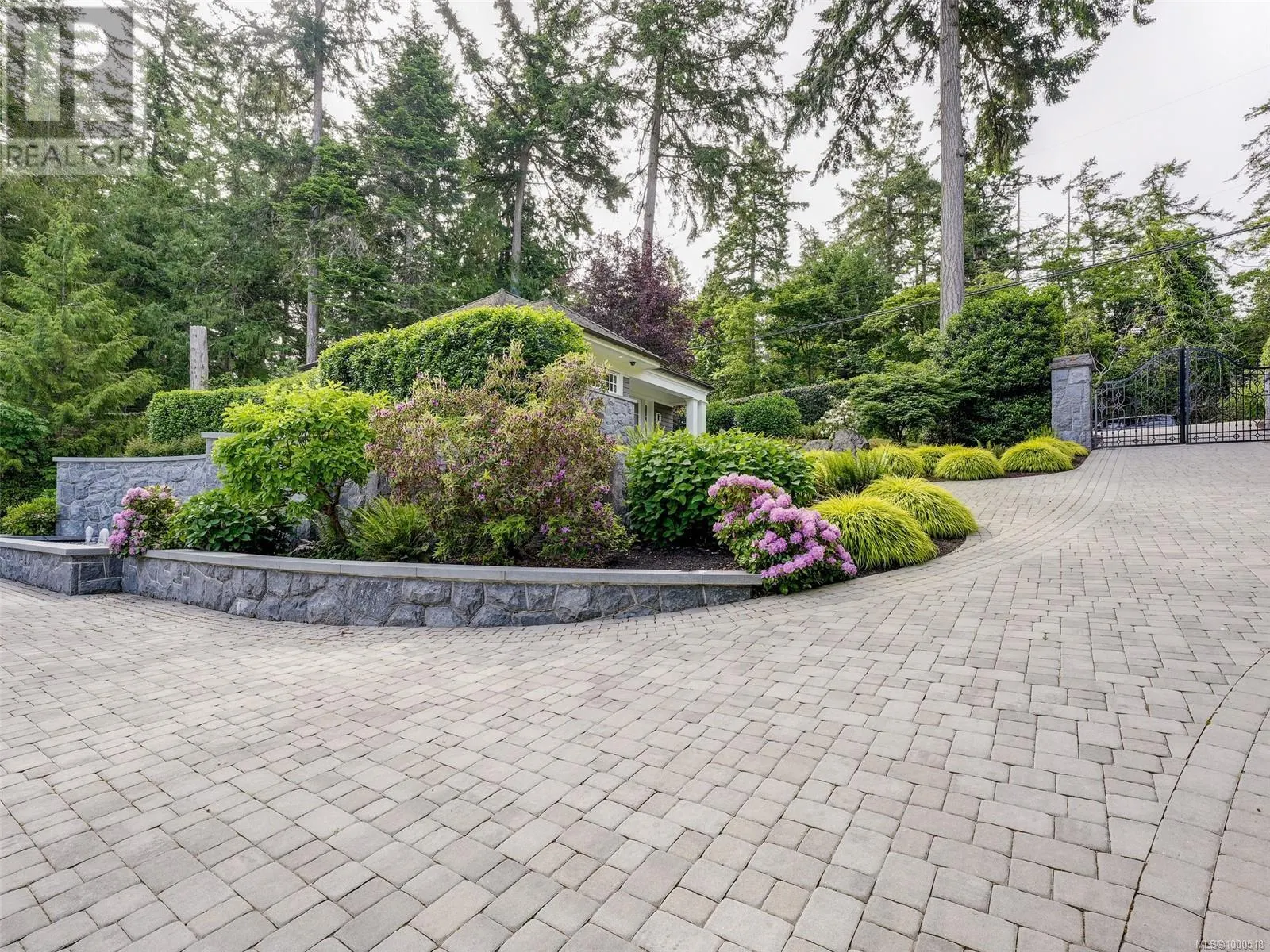 792 Lands End Rd