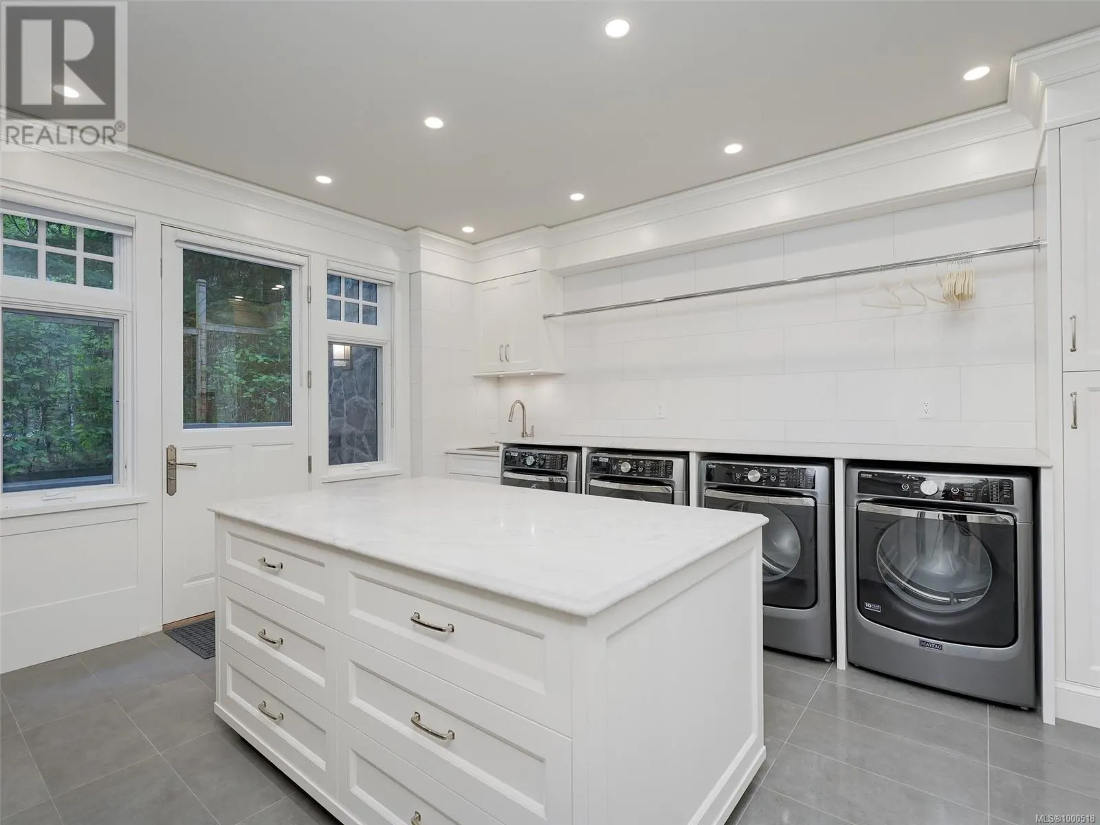 792 Lands End Rd