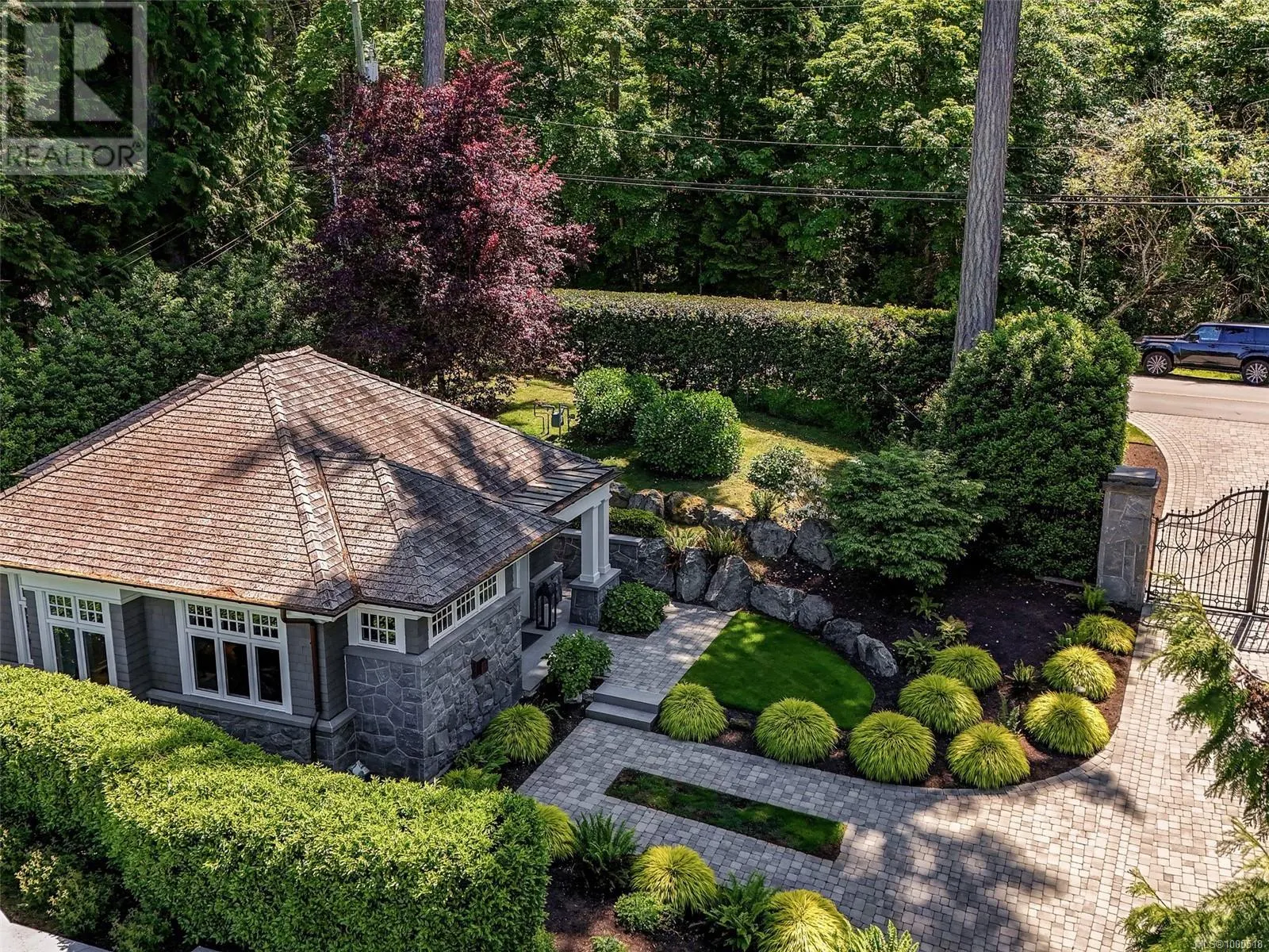 792 Lands End Rd