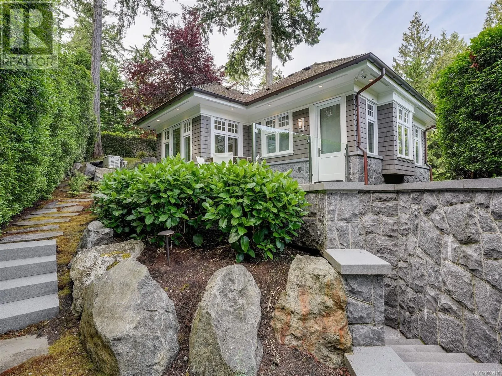792 Lands End Rd
