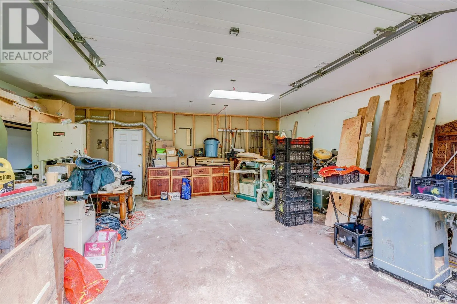 8214 East Saanich Rd