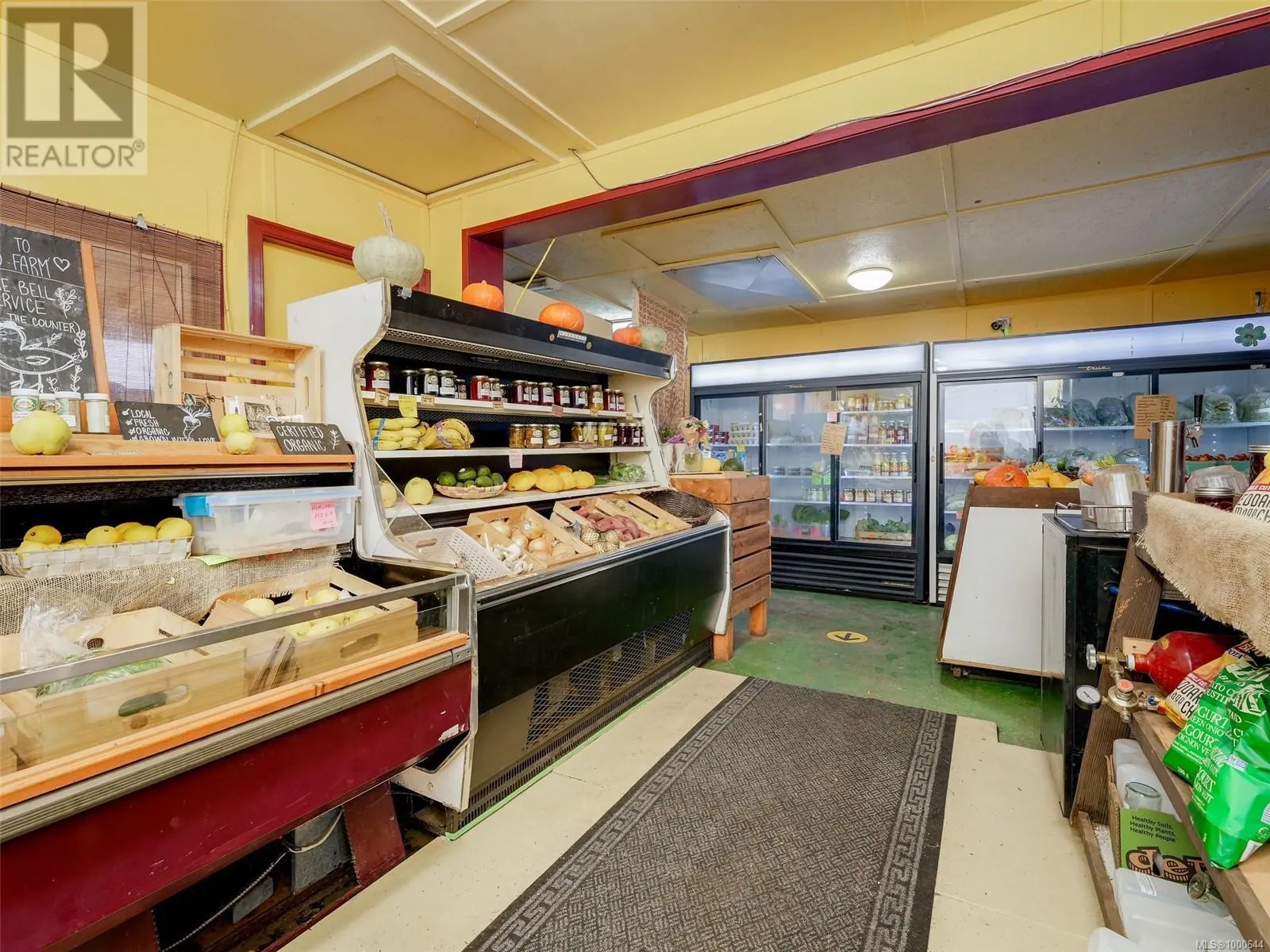 8214 East Saanich Rd