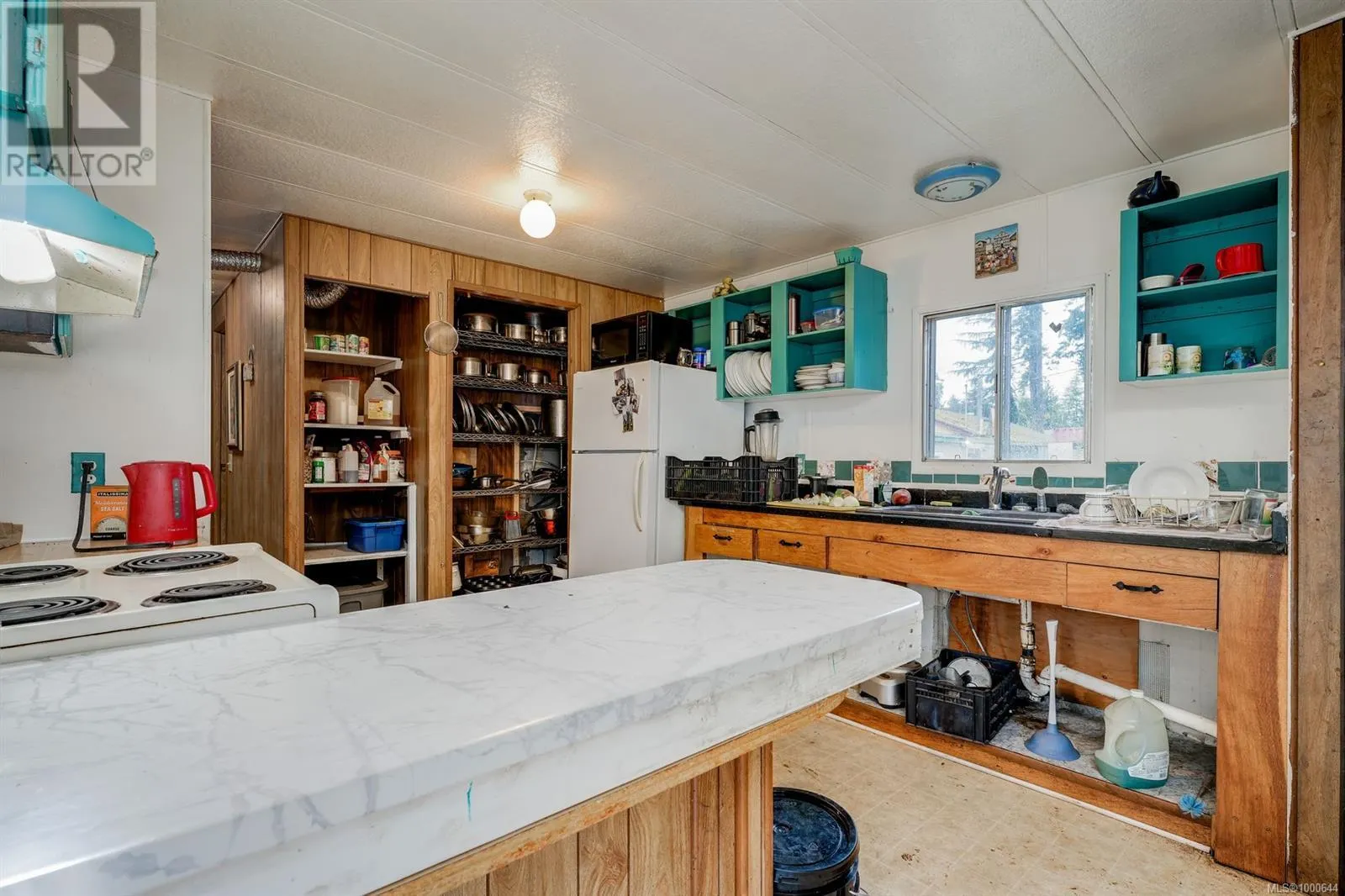 8214 East Saanich Rd