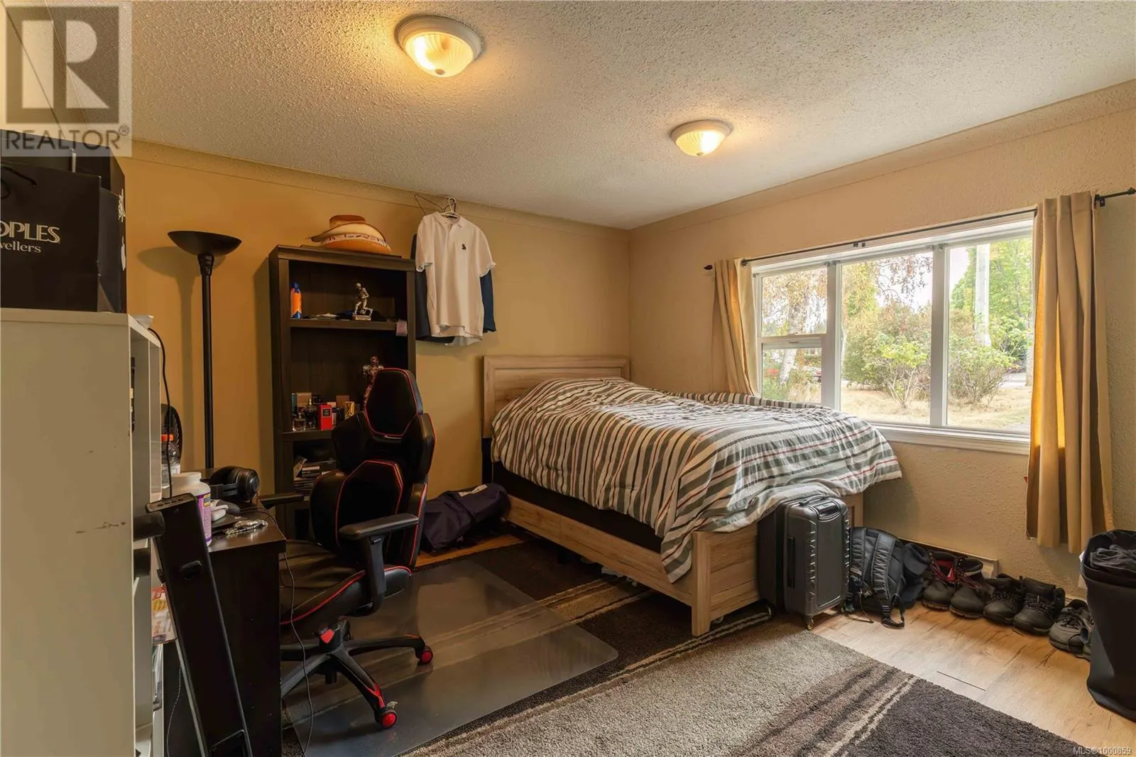 141 Jensen Ave E