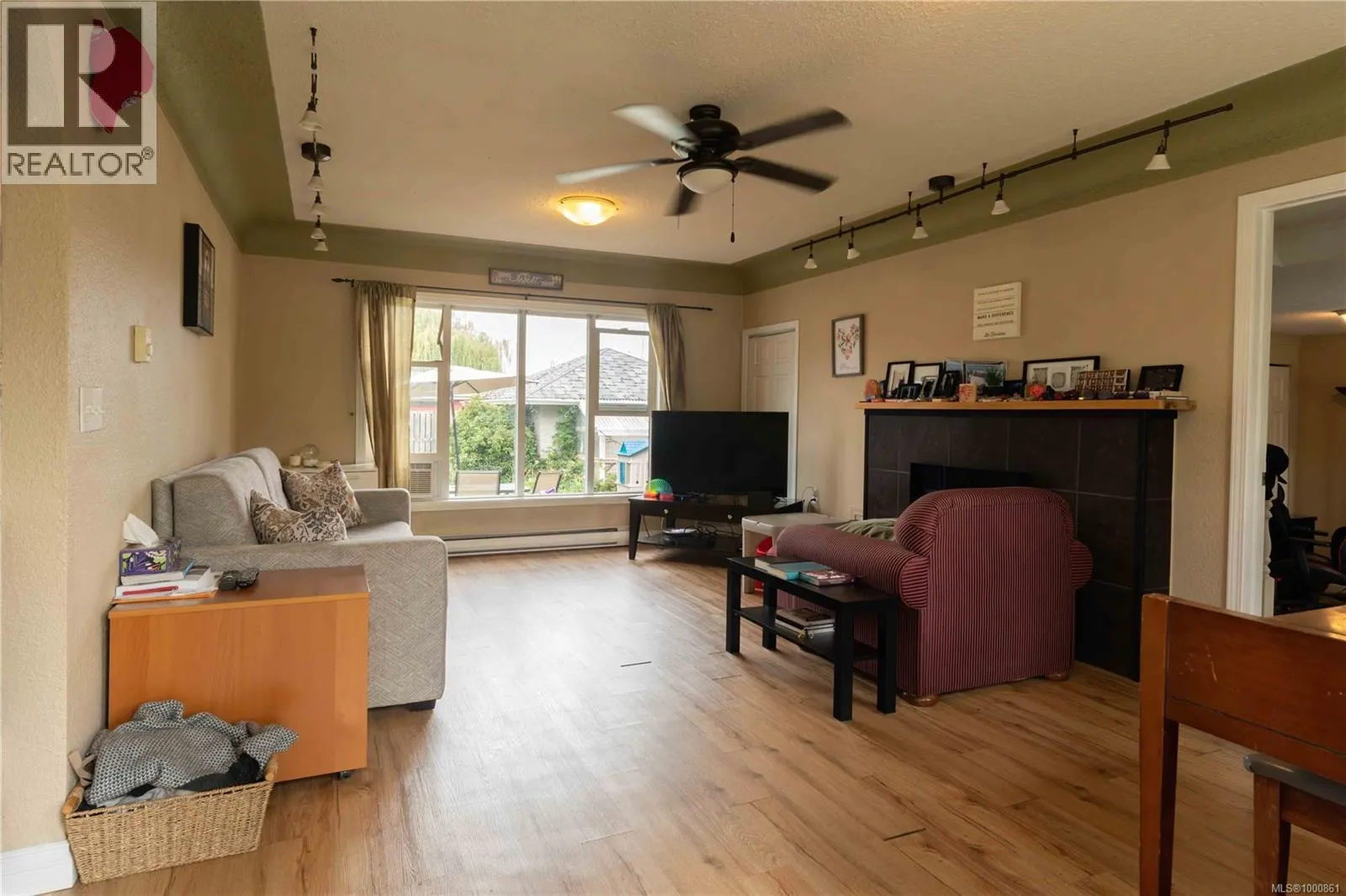 141 Jensen Ave E
