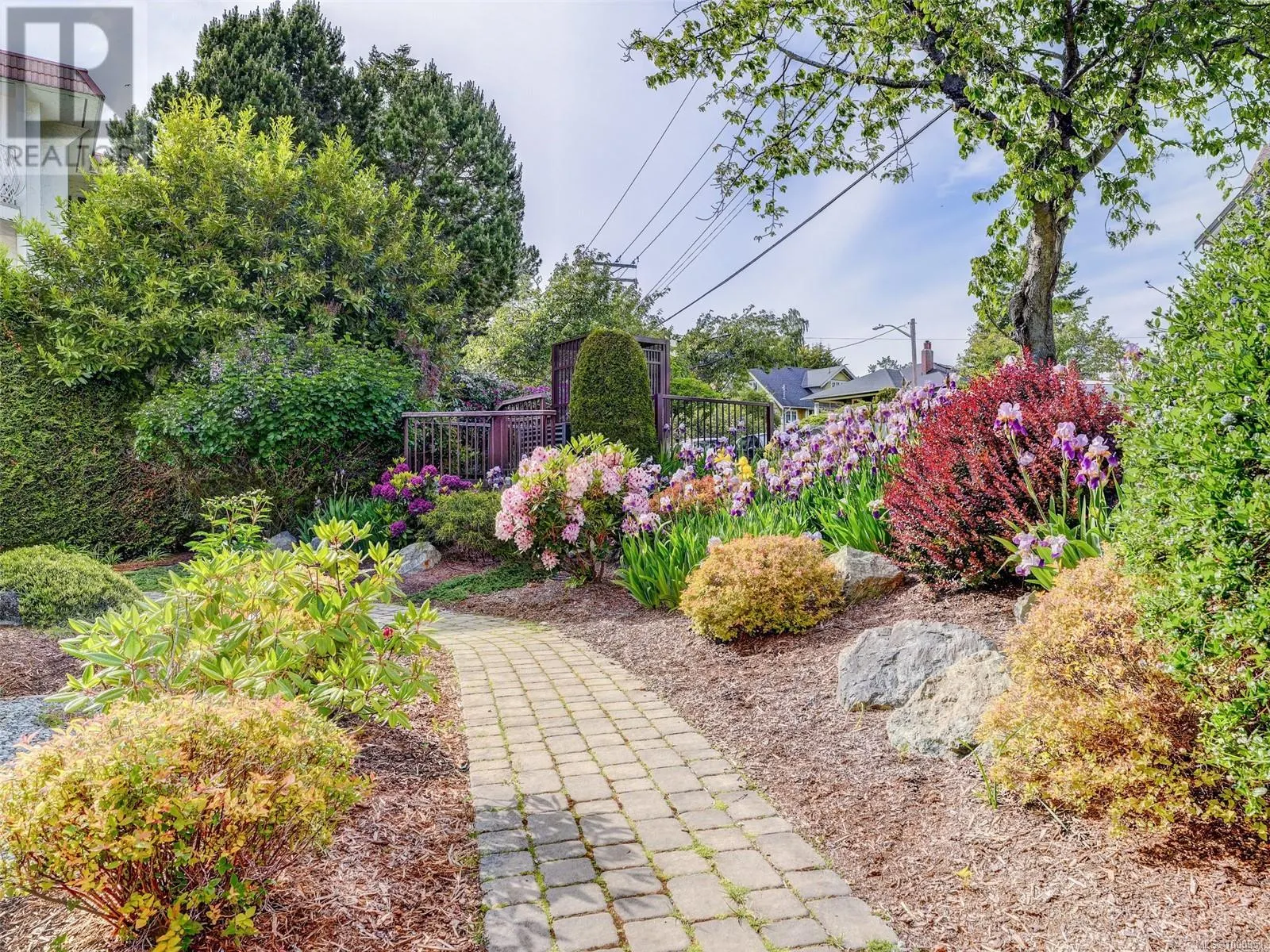 107 1241 Fairfield Rd