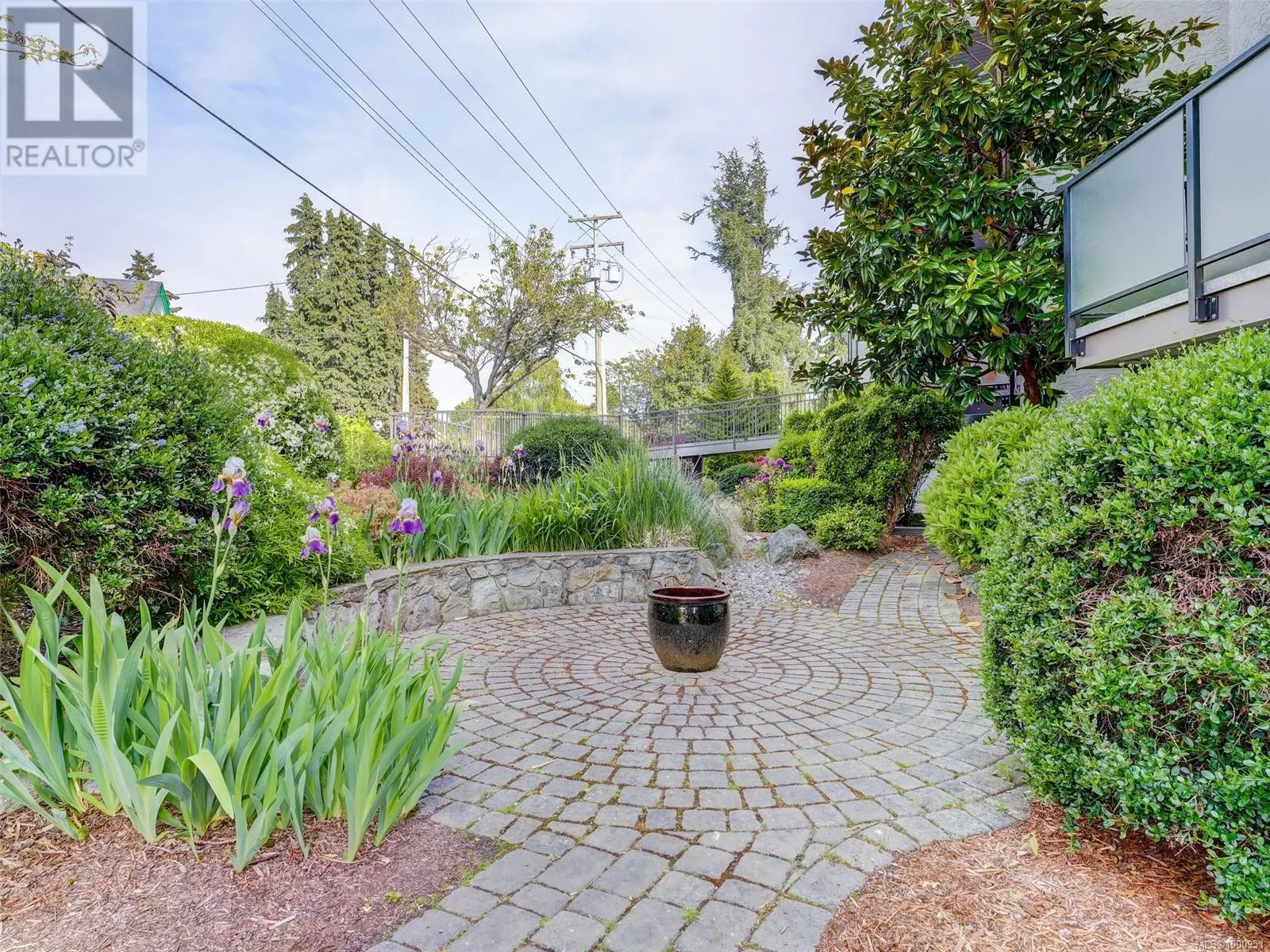 107 1241 Fairfield Rd