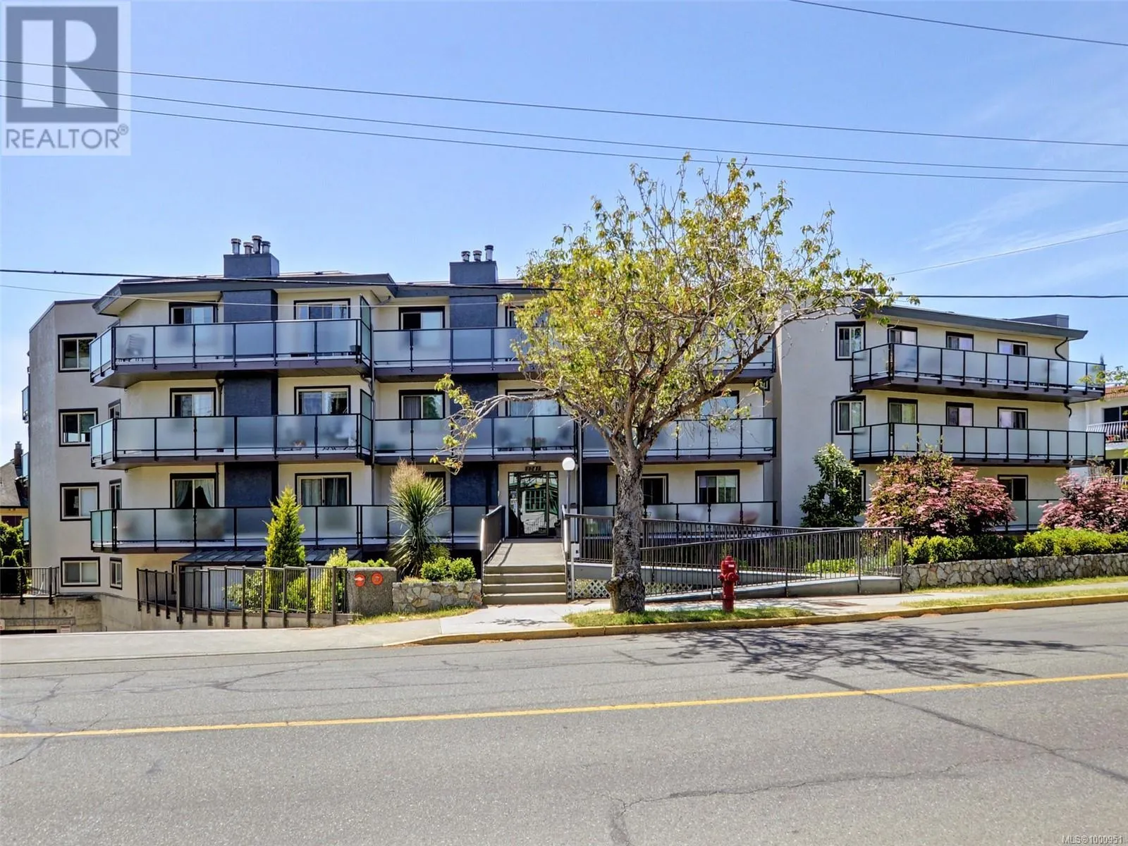 107 1241 Fairfield Rd
