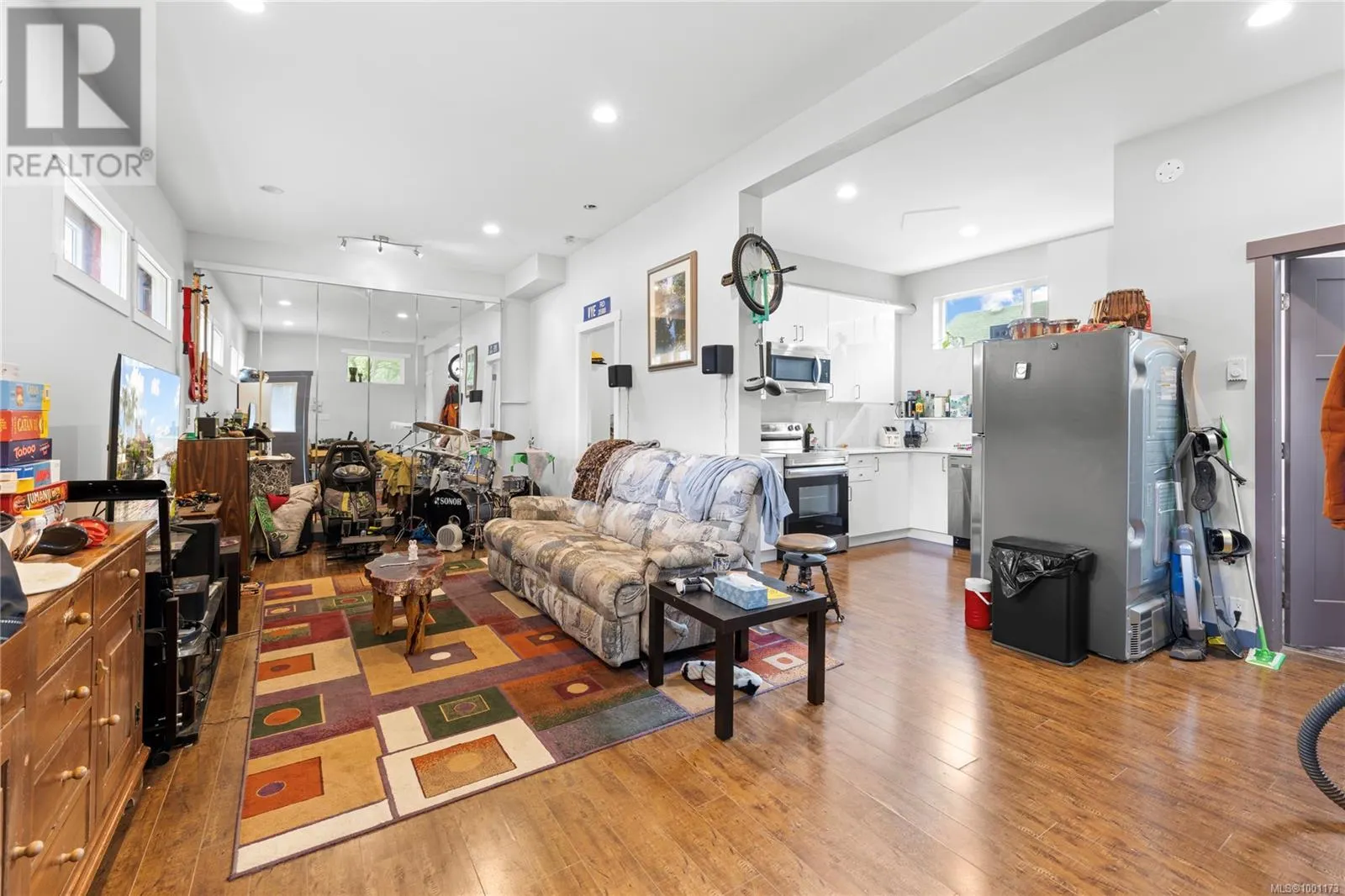 174 Stanford Ave E