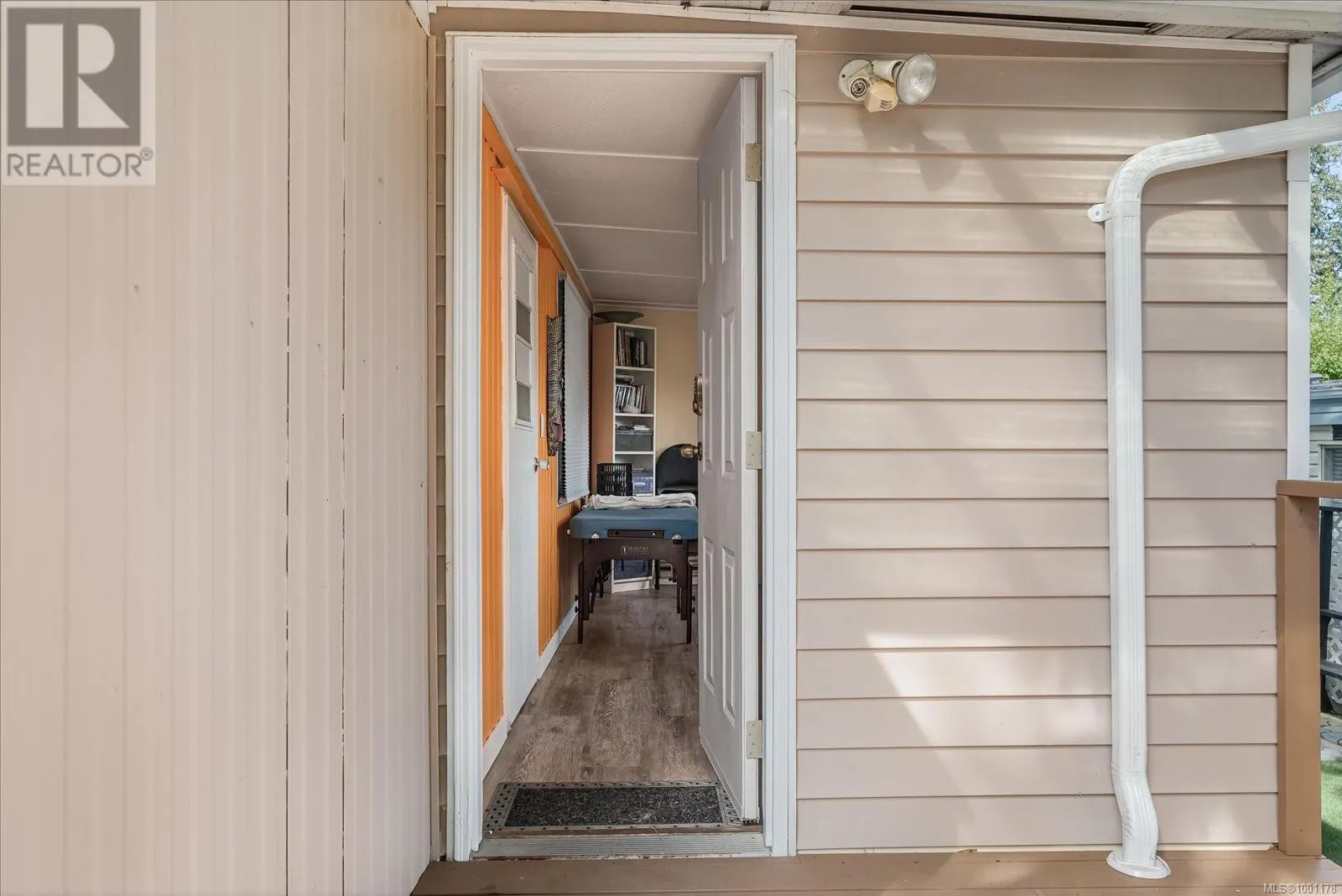 7 1247 Arbutus Rd