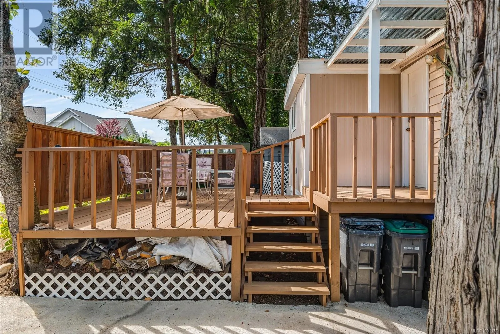 7 1247 Arbutus Rd