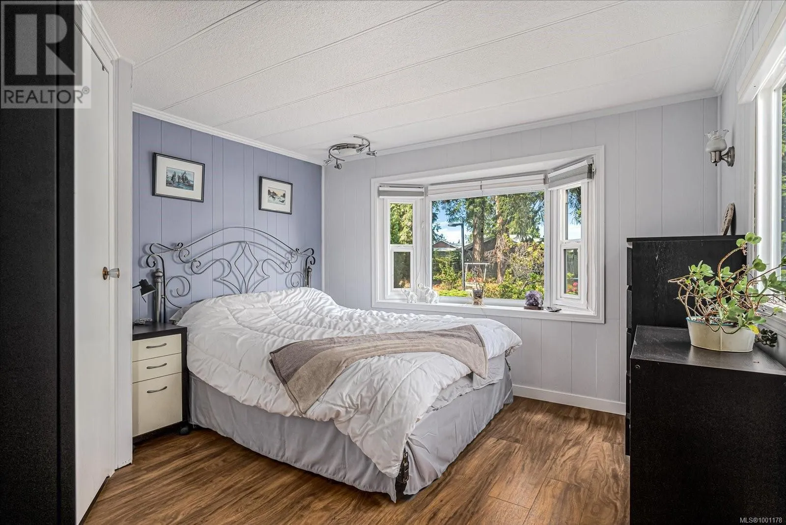 7 1247 Arbutus Rd