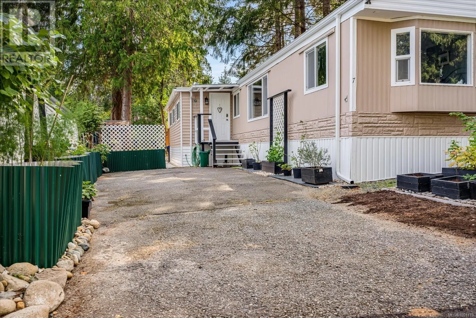 7 1247 Arbutus Rd