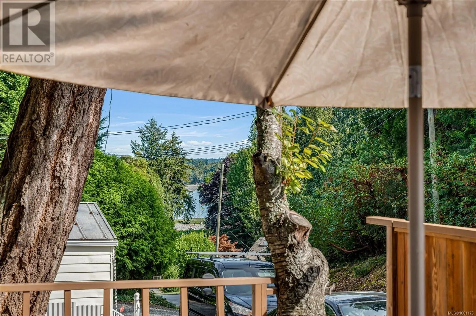 7 1247 Arbutus Rd