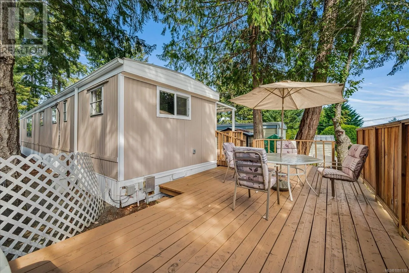 7 1247 Arbutus Rd