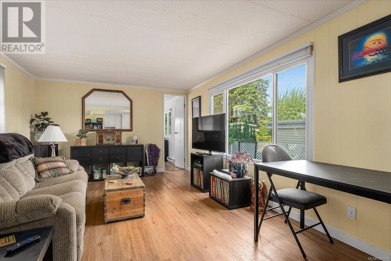 7 1247 Arbutus Rd