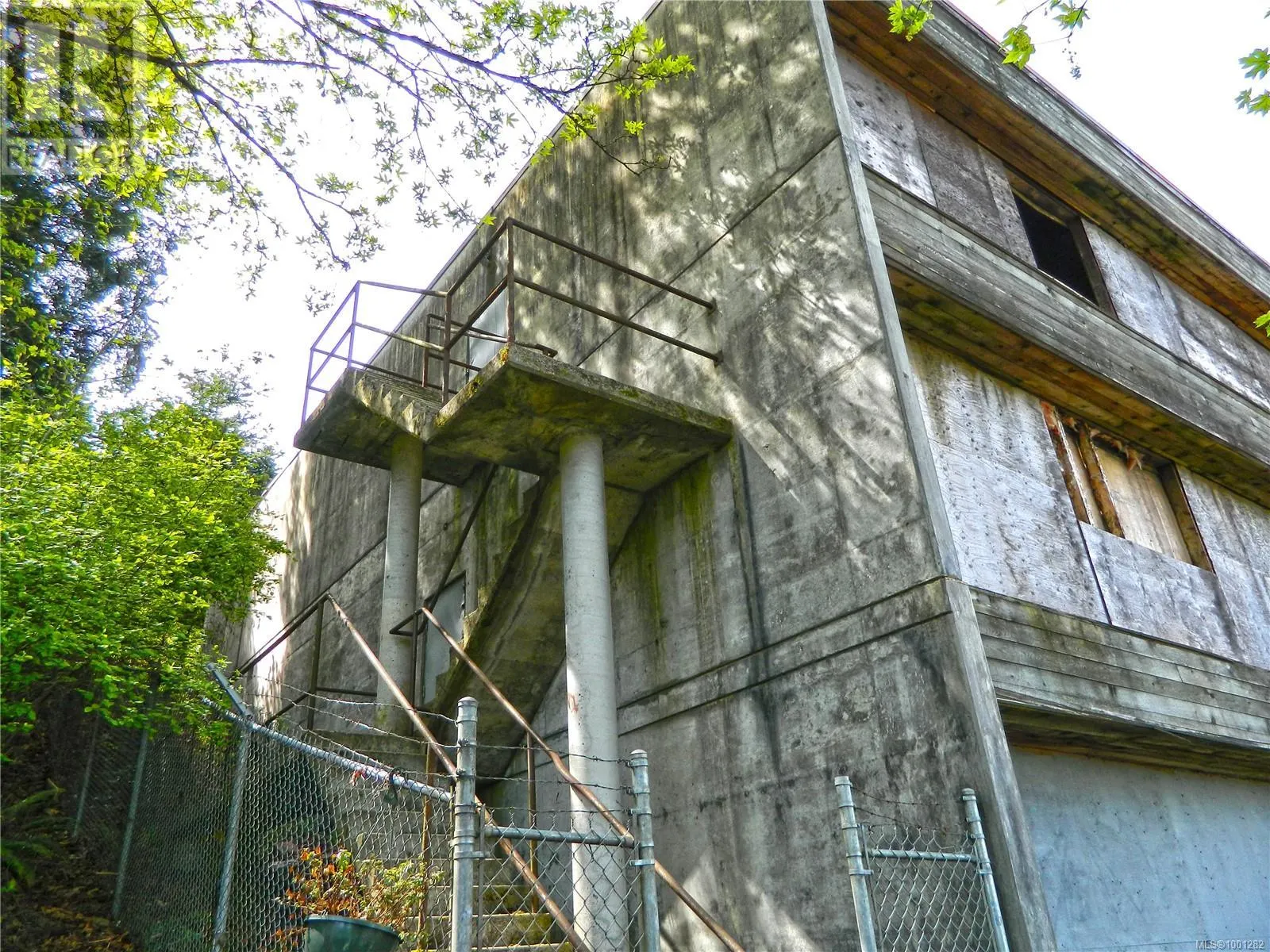 951 Haliburton St