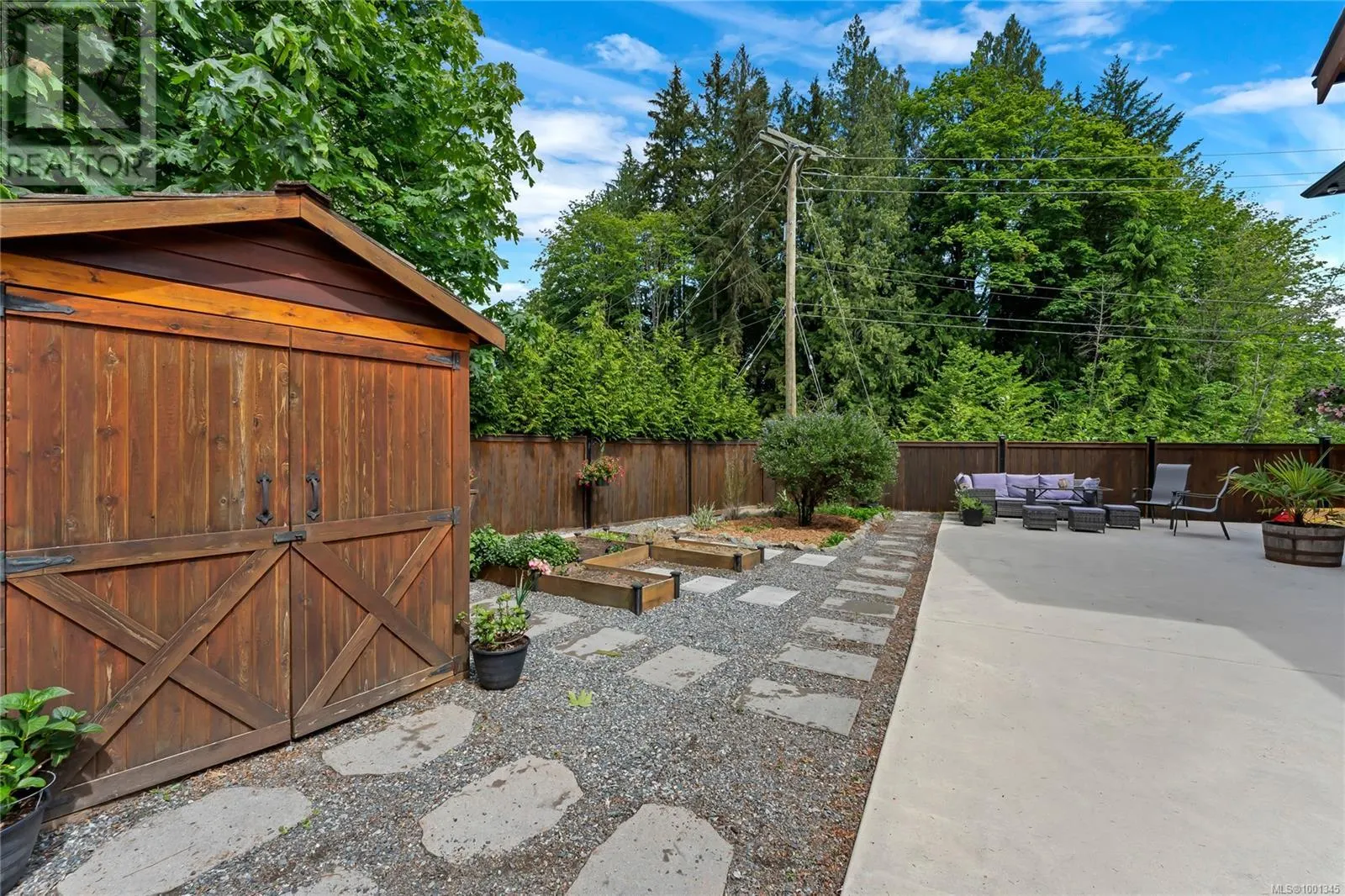 111 Rollie Rose Dr