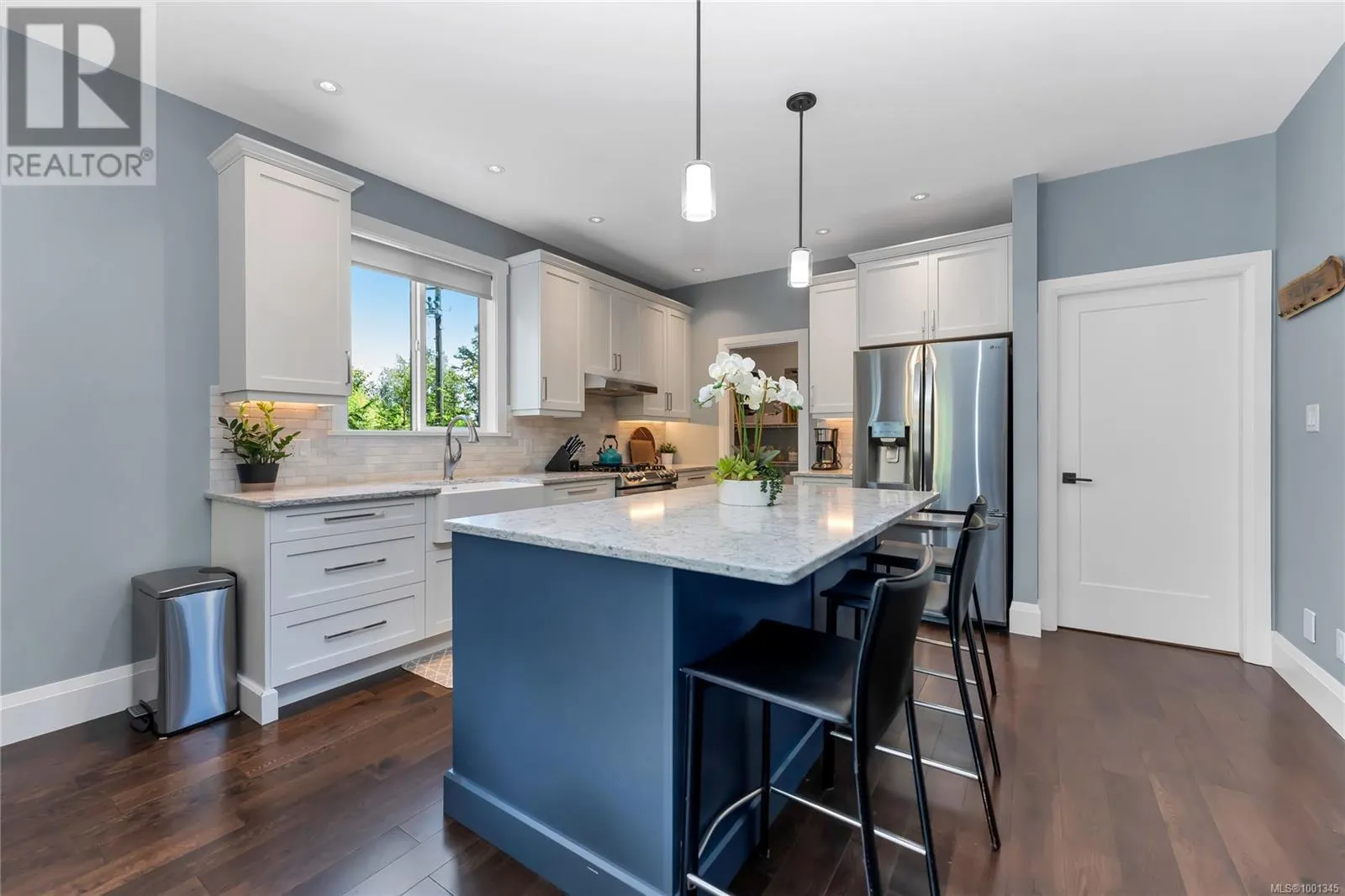 111 Rollie Rose Dr