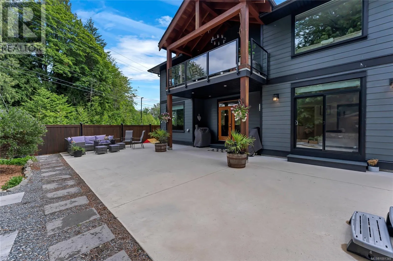 111 Rollie Rose Dr