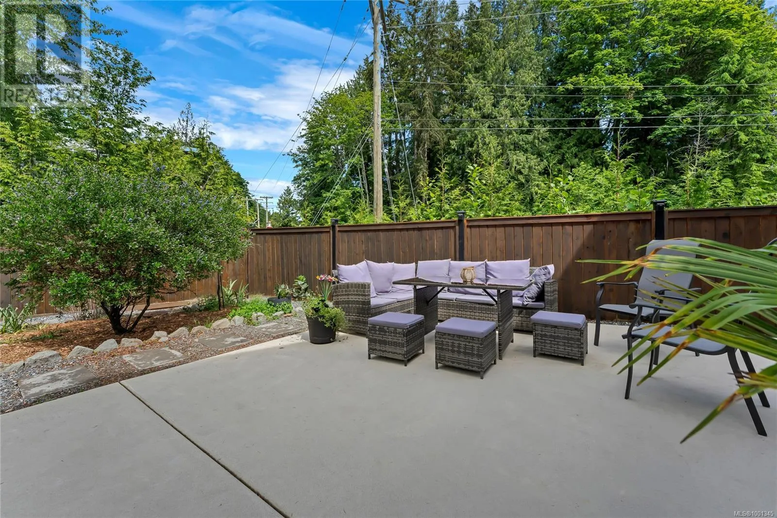 111 Rollie Rose Dr