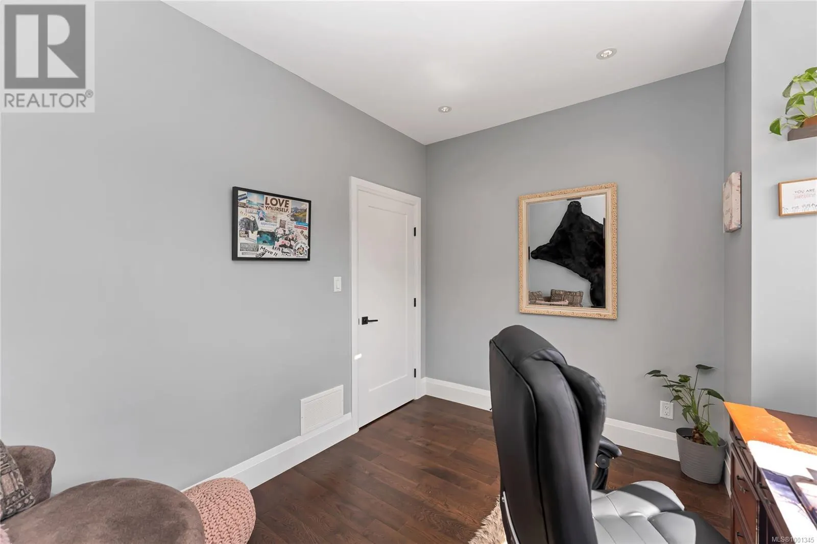 111 Rollie Rose Dr