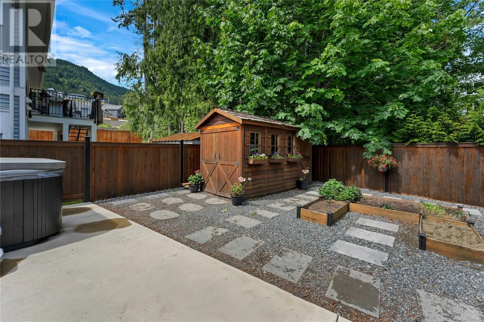 111 Rollie Rose Dr