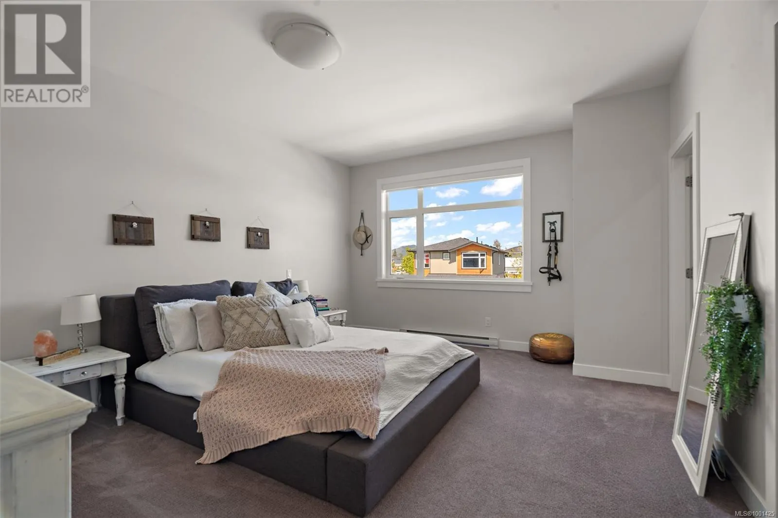 2313 Deerbrush Cres