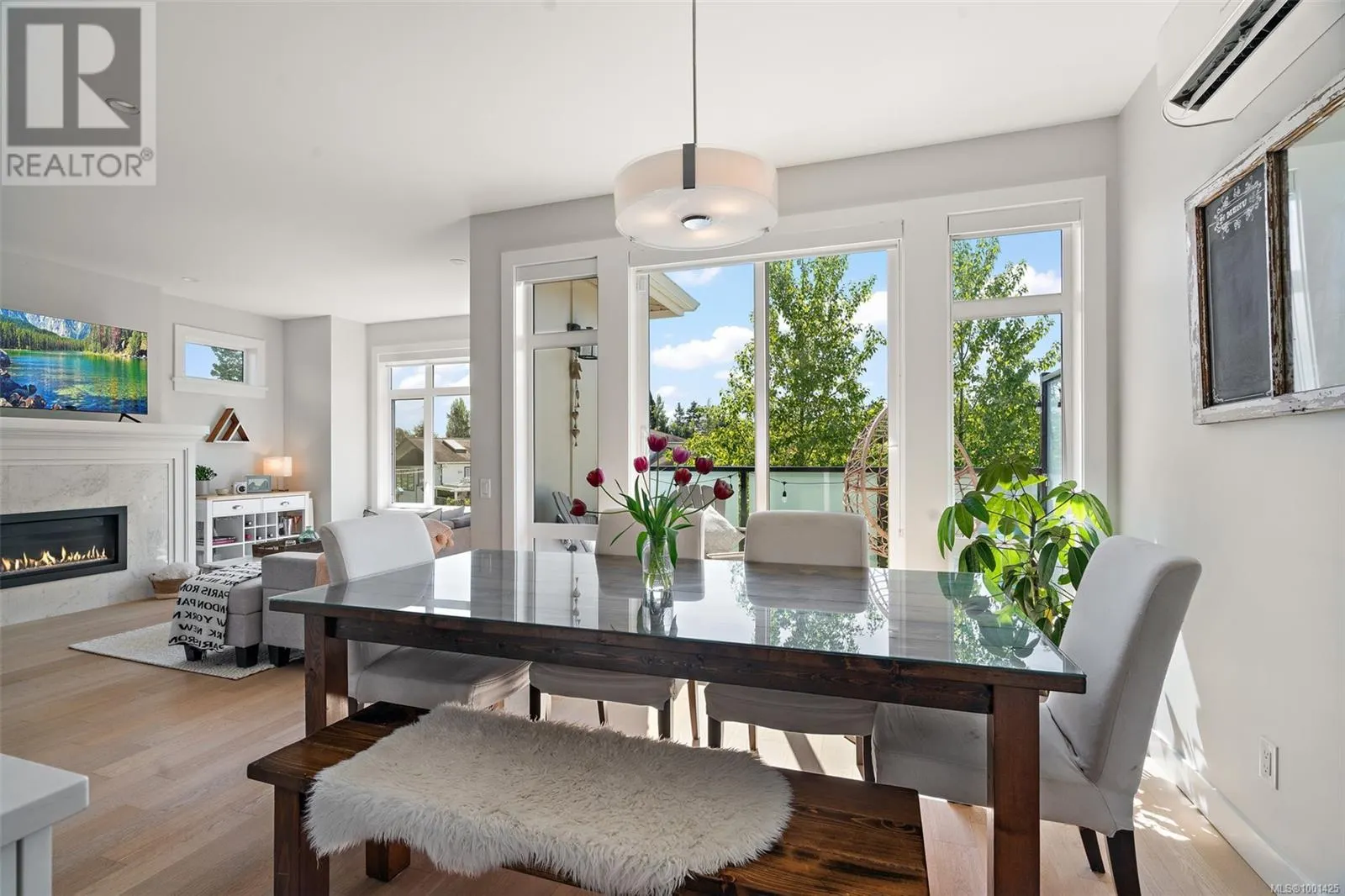 2313 Deerbrush Cres