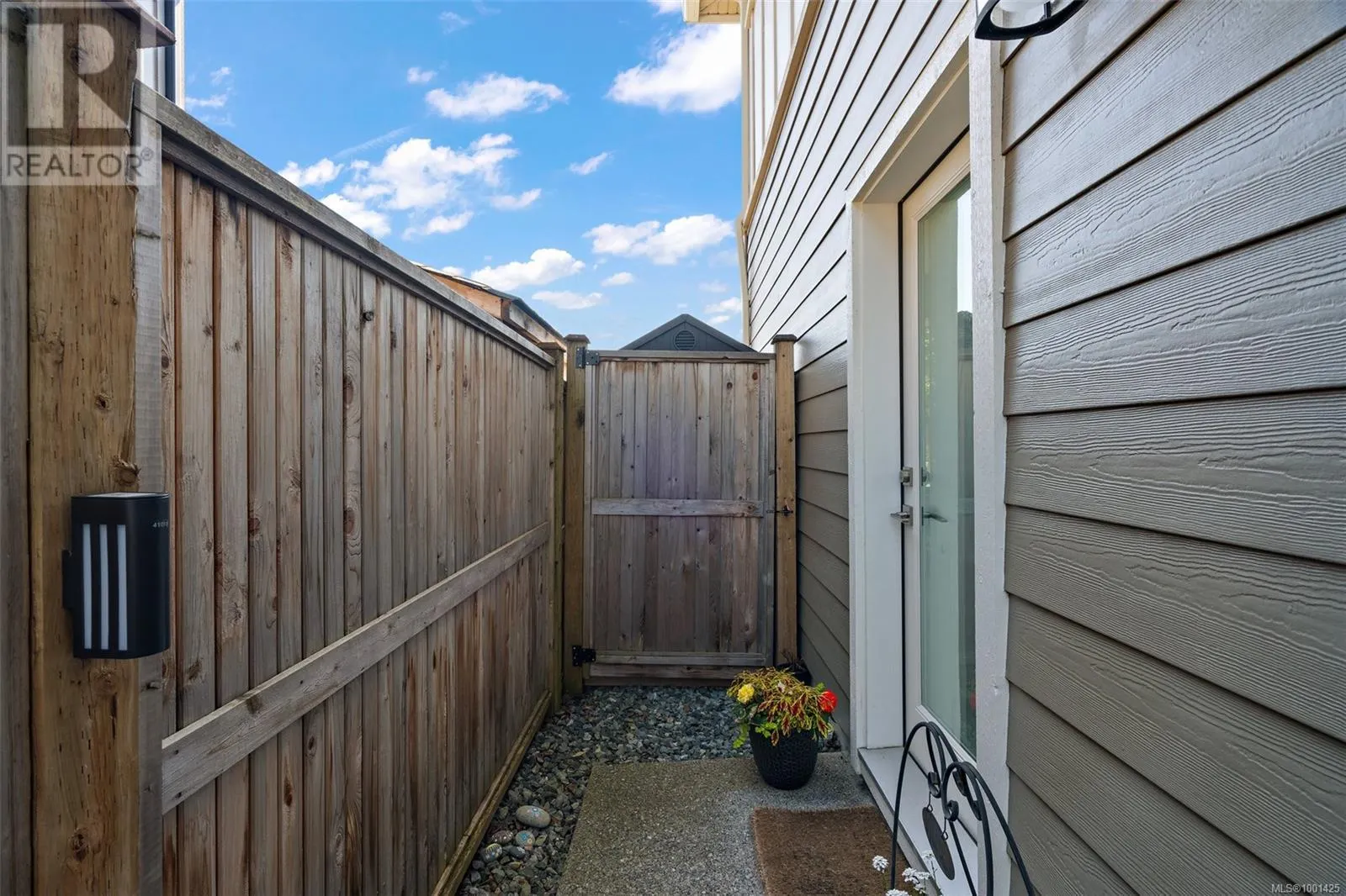 2313 Deerbrush Cres