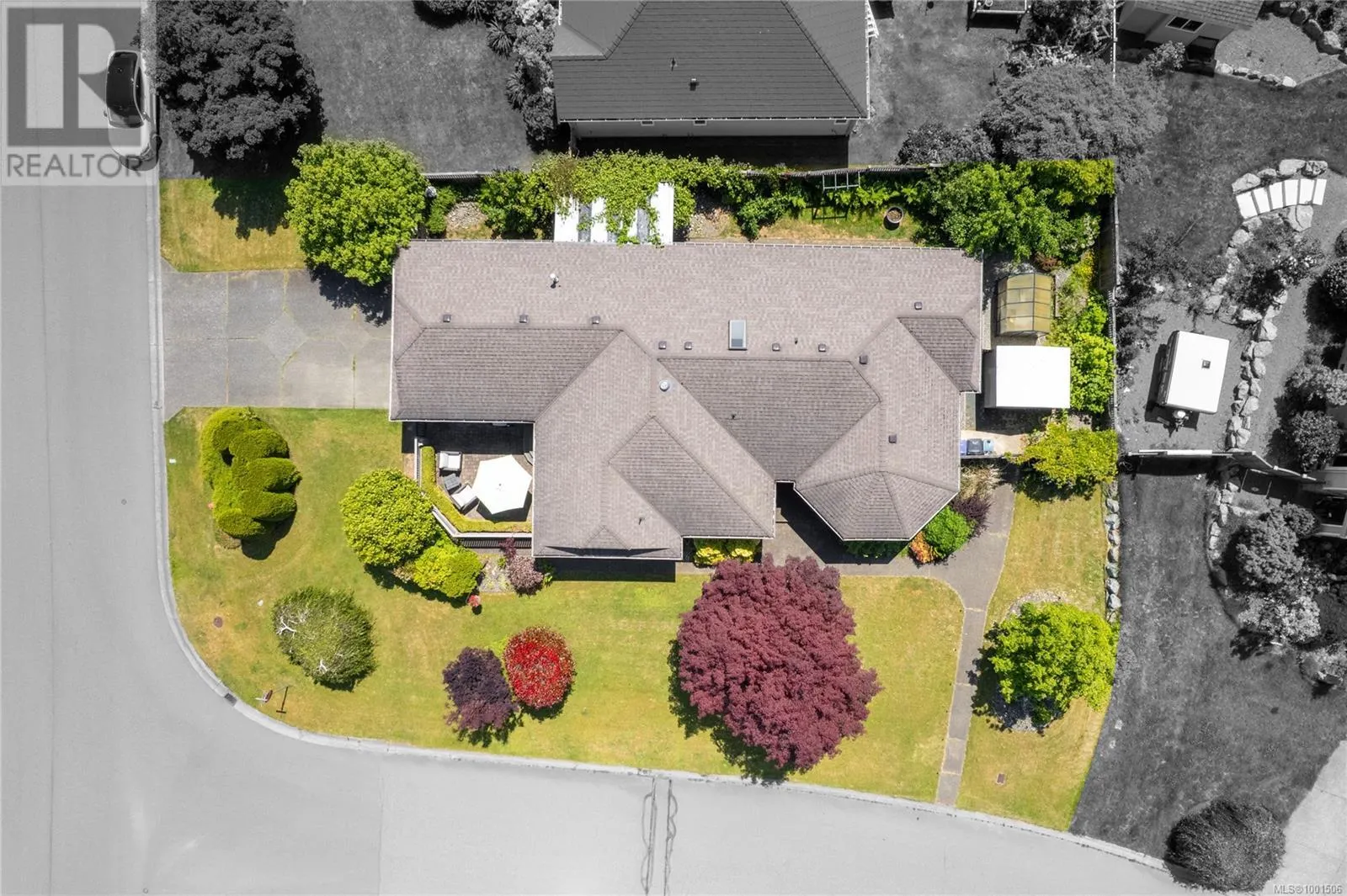 910 Fairways Dr