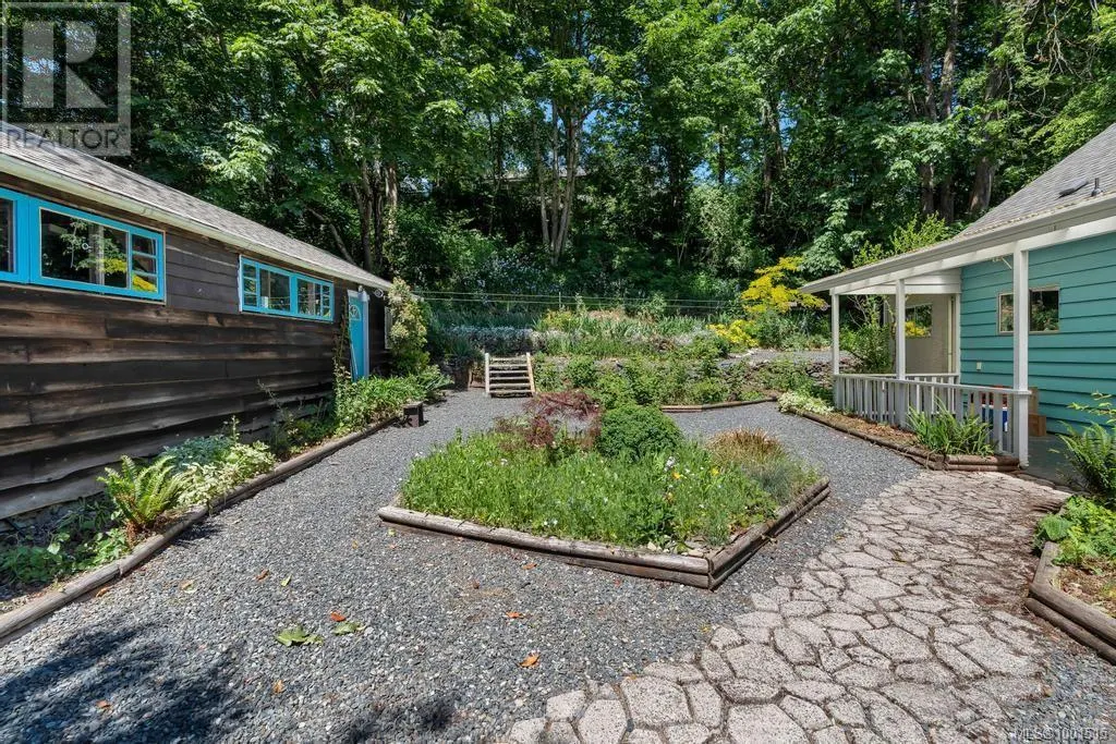 255 White Rd