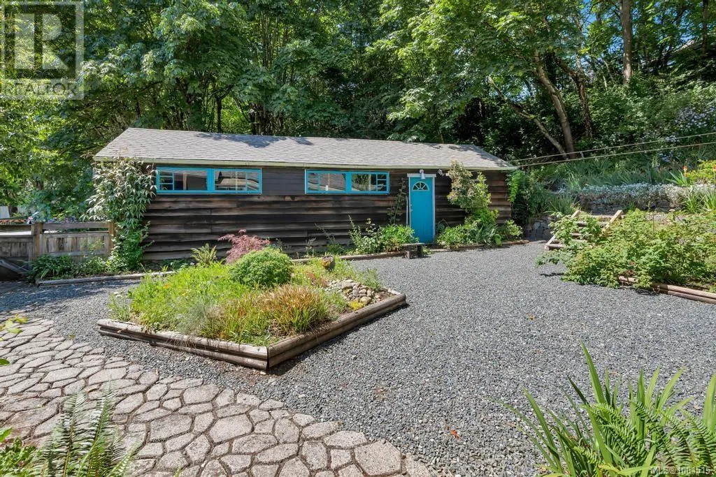 255 White Rd