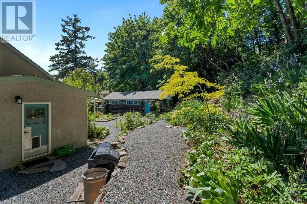 255 White Rd