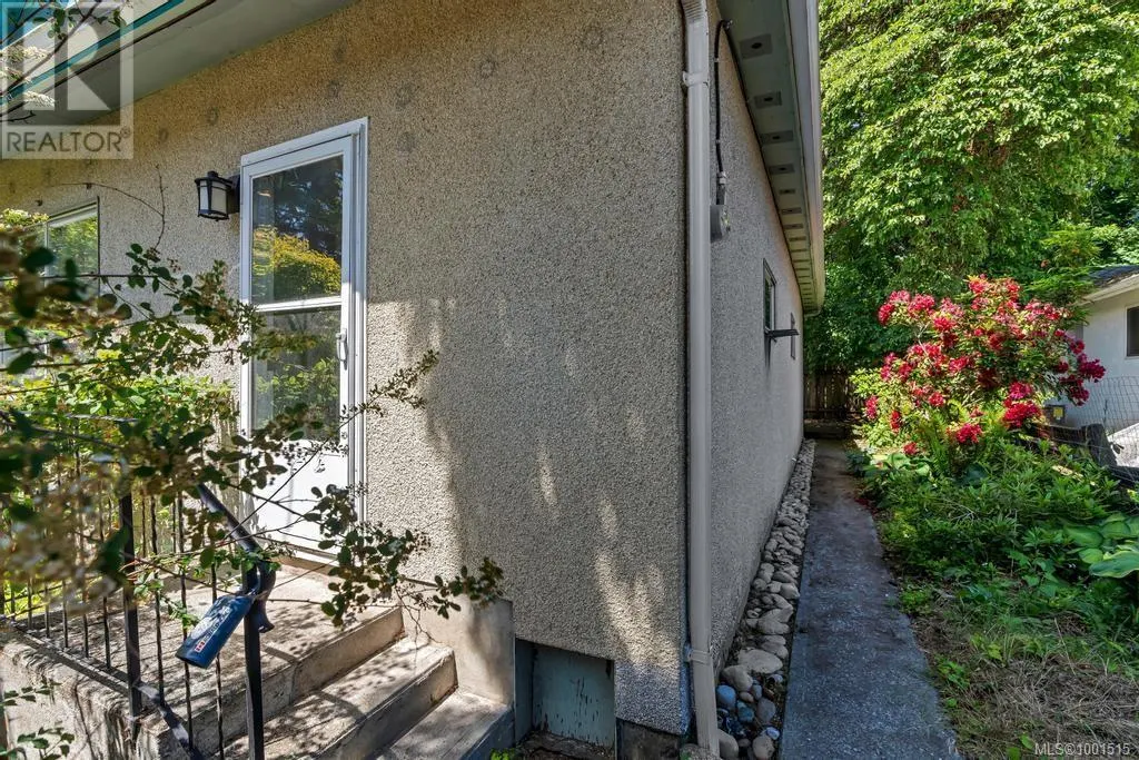 255 White Rd