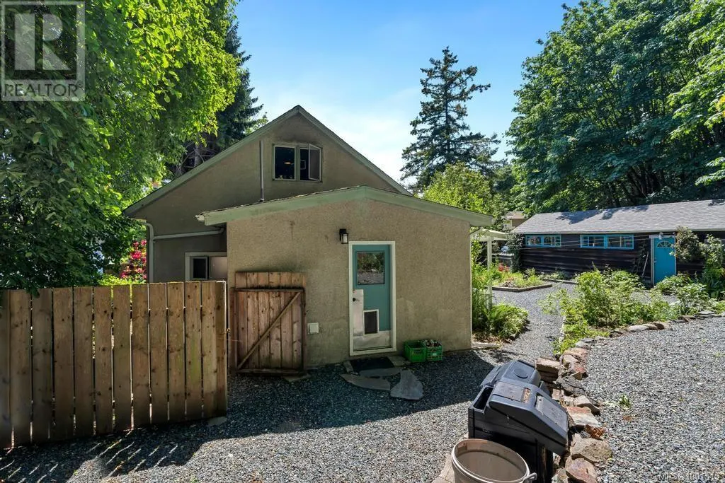 255 White Rd