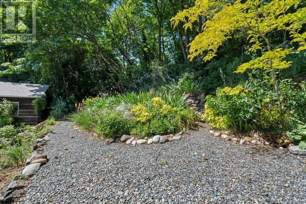 255 White Rd