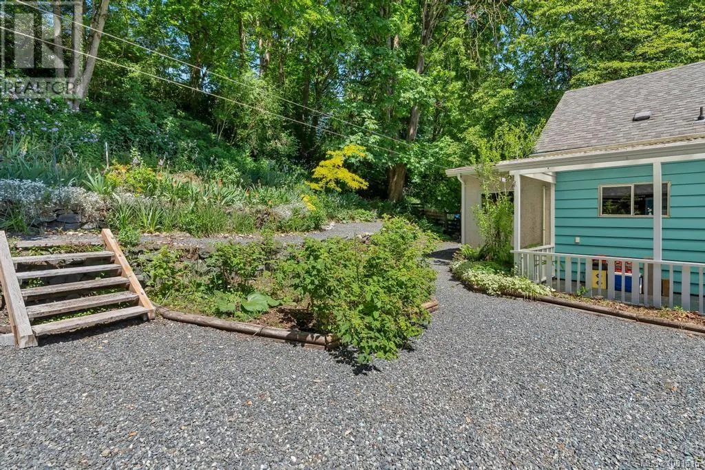 255 White Rd