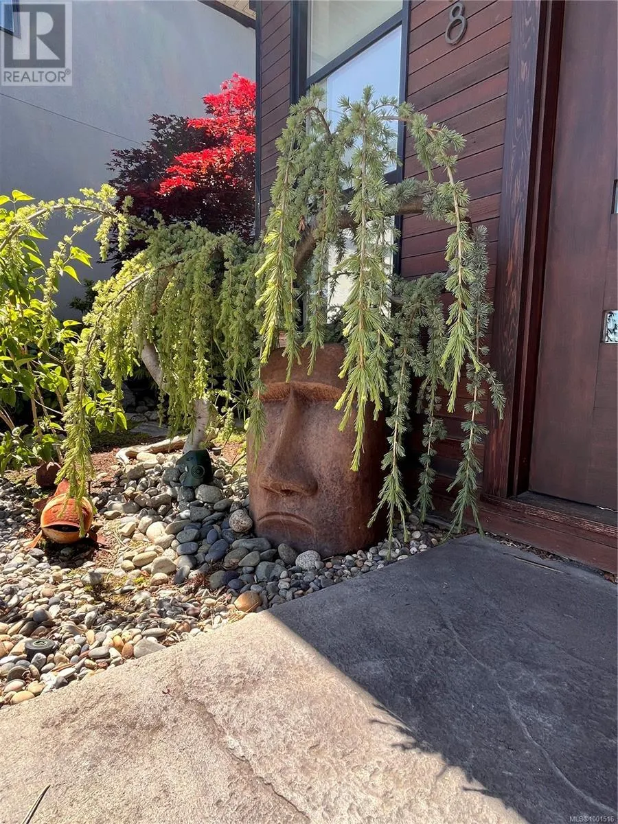 3358 Haida Dr
