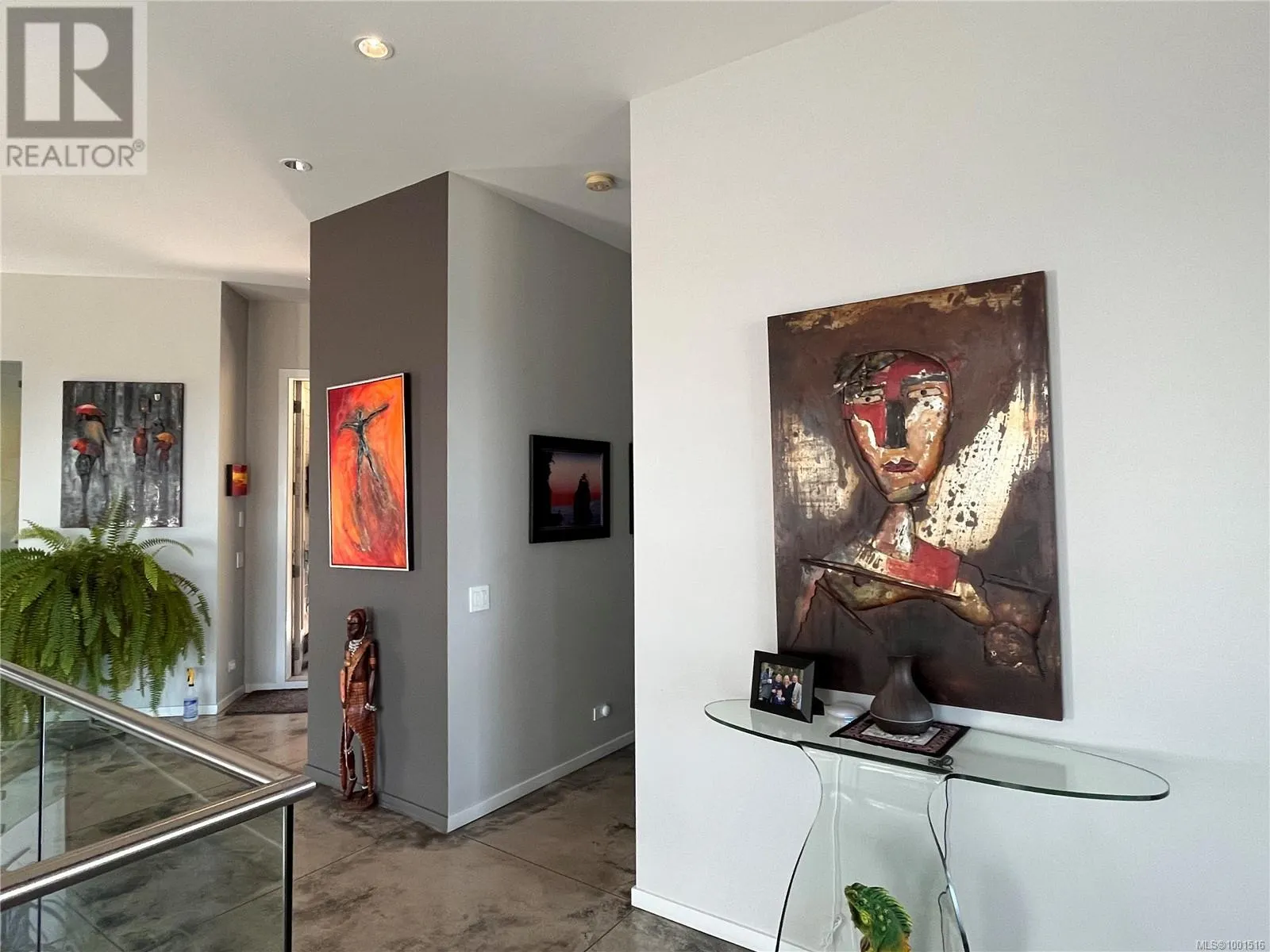 3358 Haida Dr