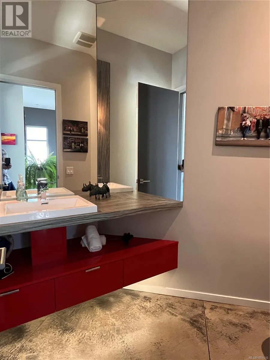 3358 Haida Dr