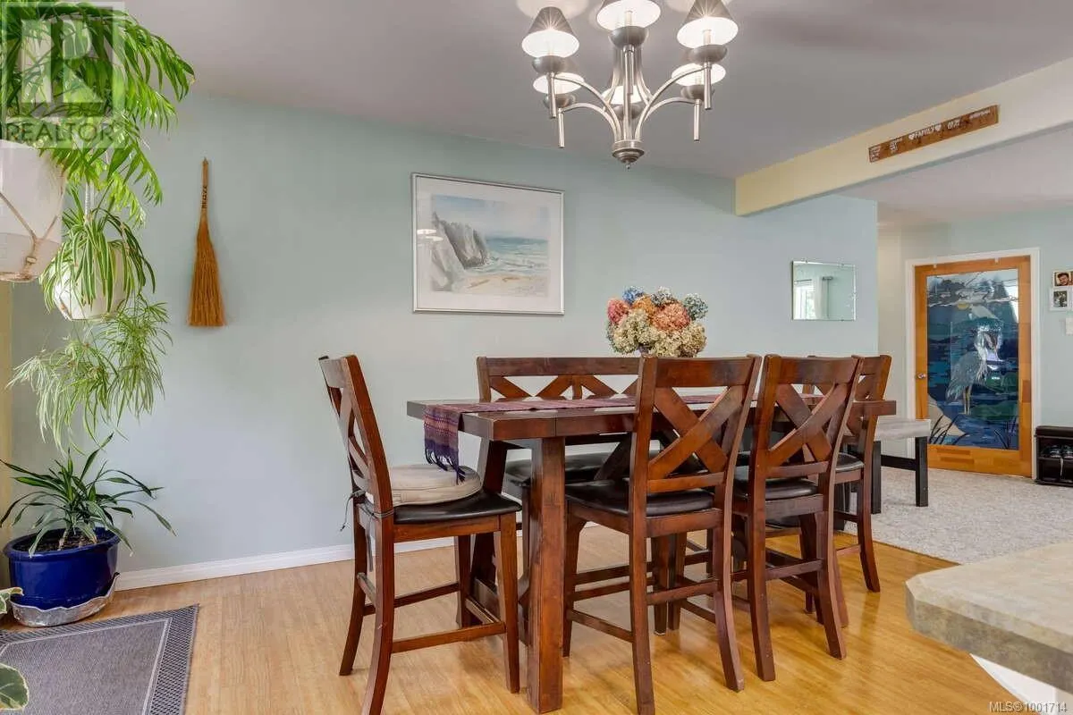 1356 MEADOWOOD Way