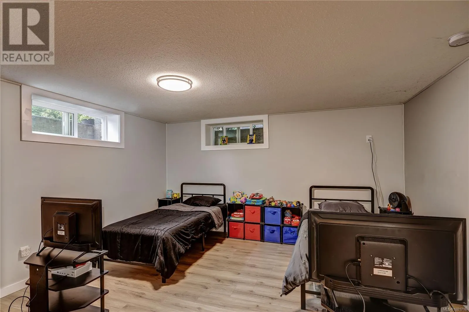 985 Malaspina Cres