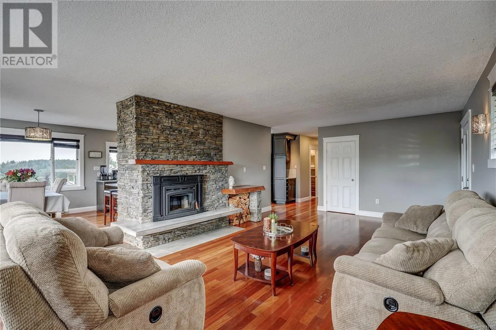 985 Malaspina Cres