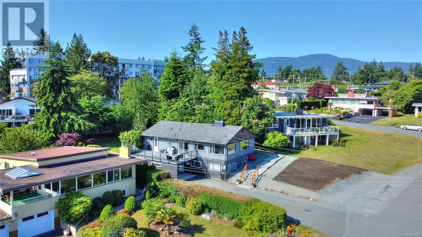 985 Malaspina Cres