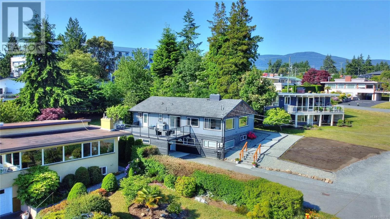 985 Malaspina Cres