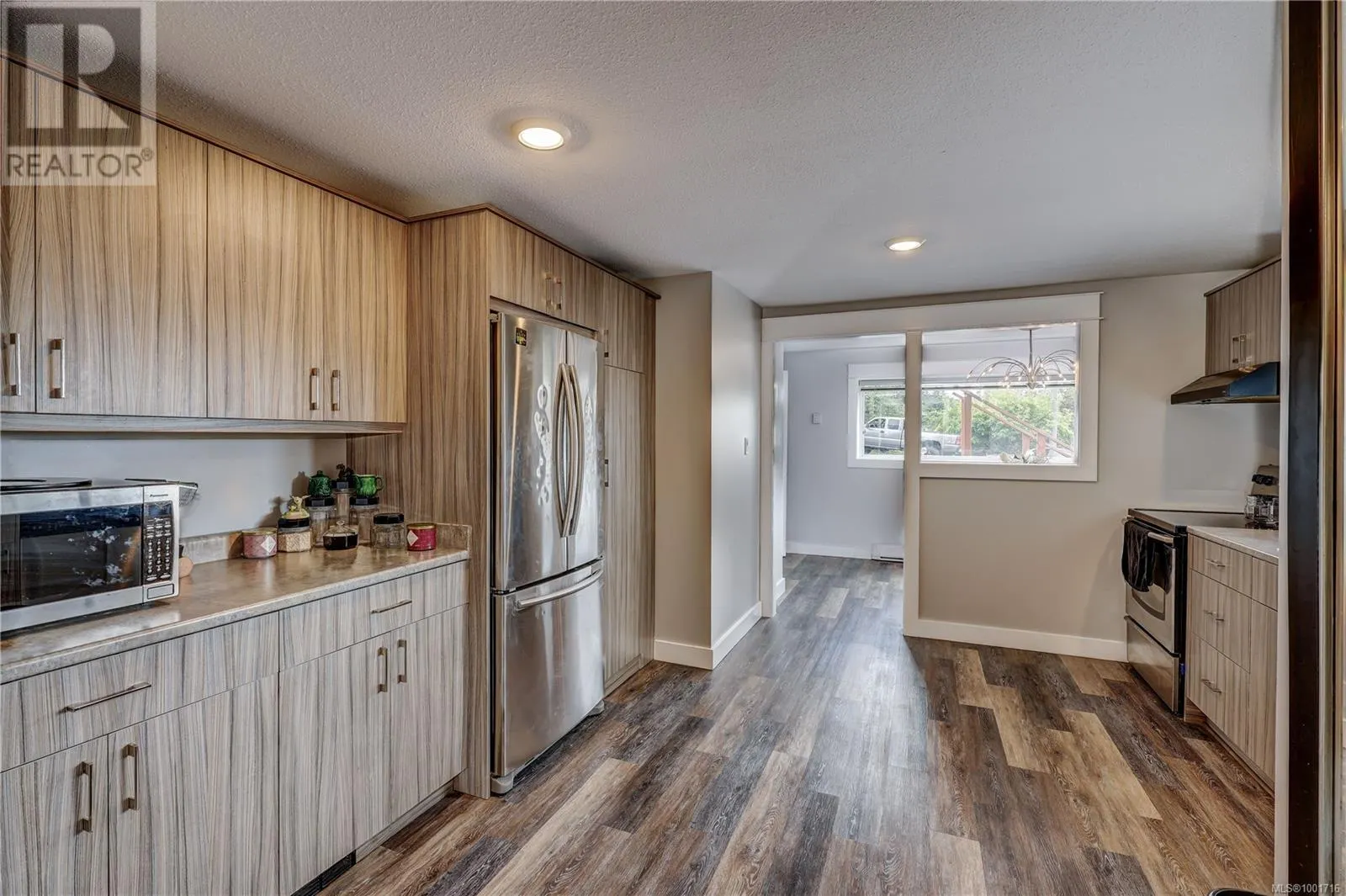 985 Malaspina Cres