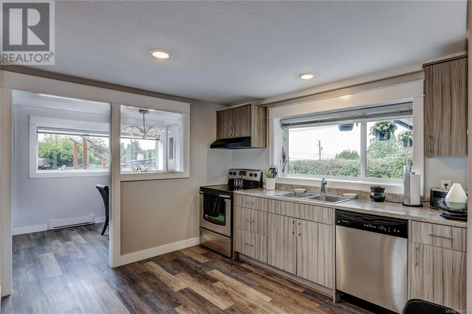 985 Malaspina Cres