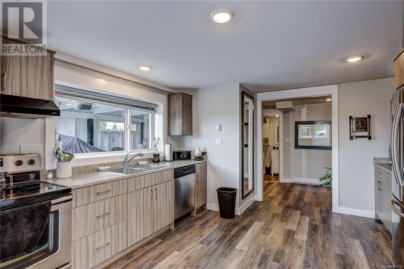 985 Malaspina Cres