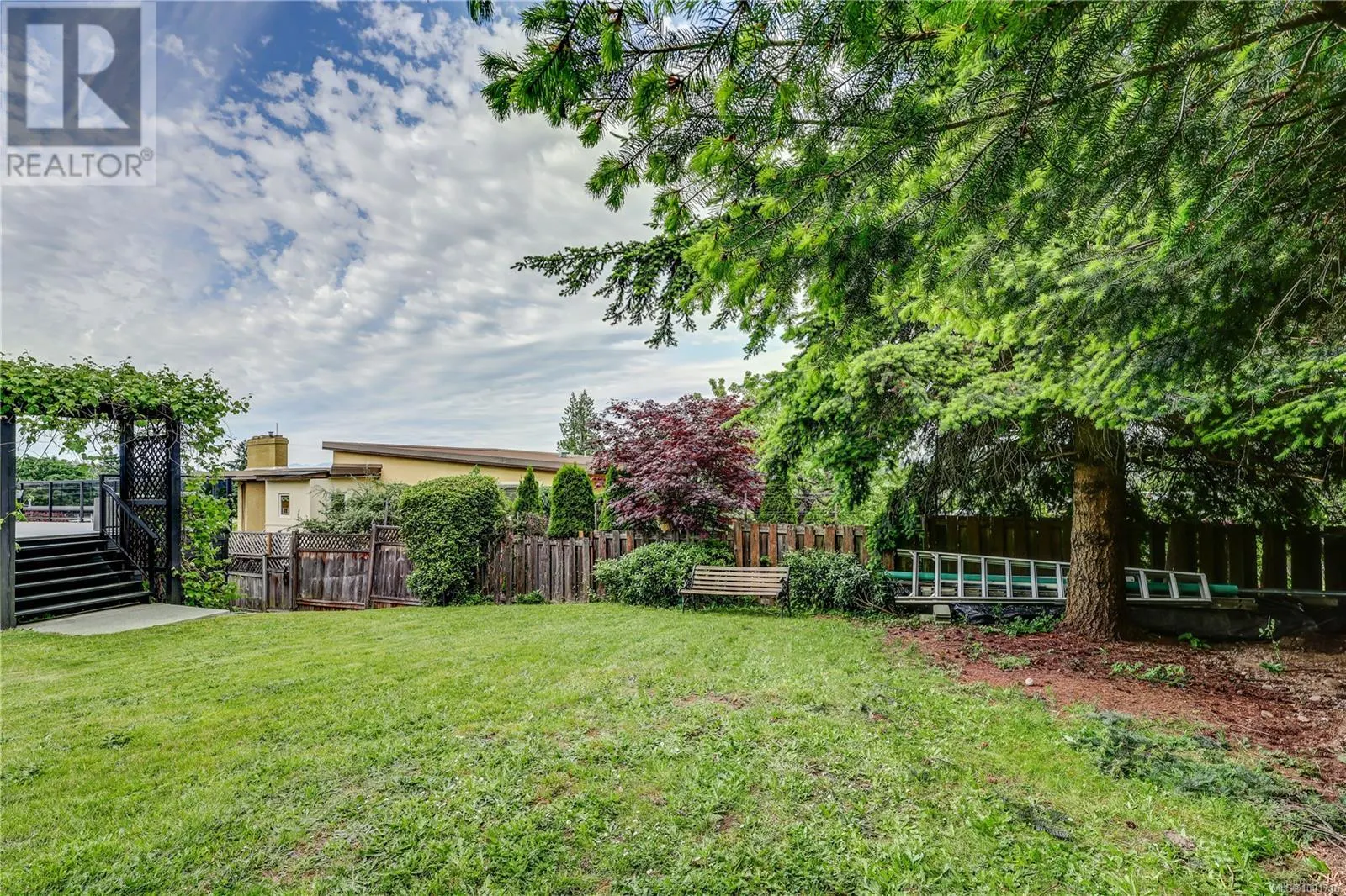 985 Malaspina Cres